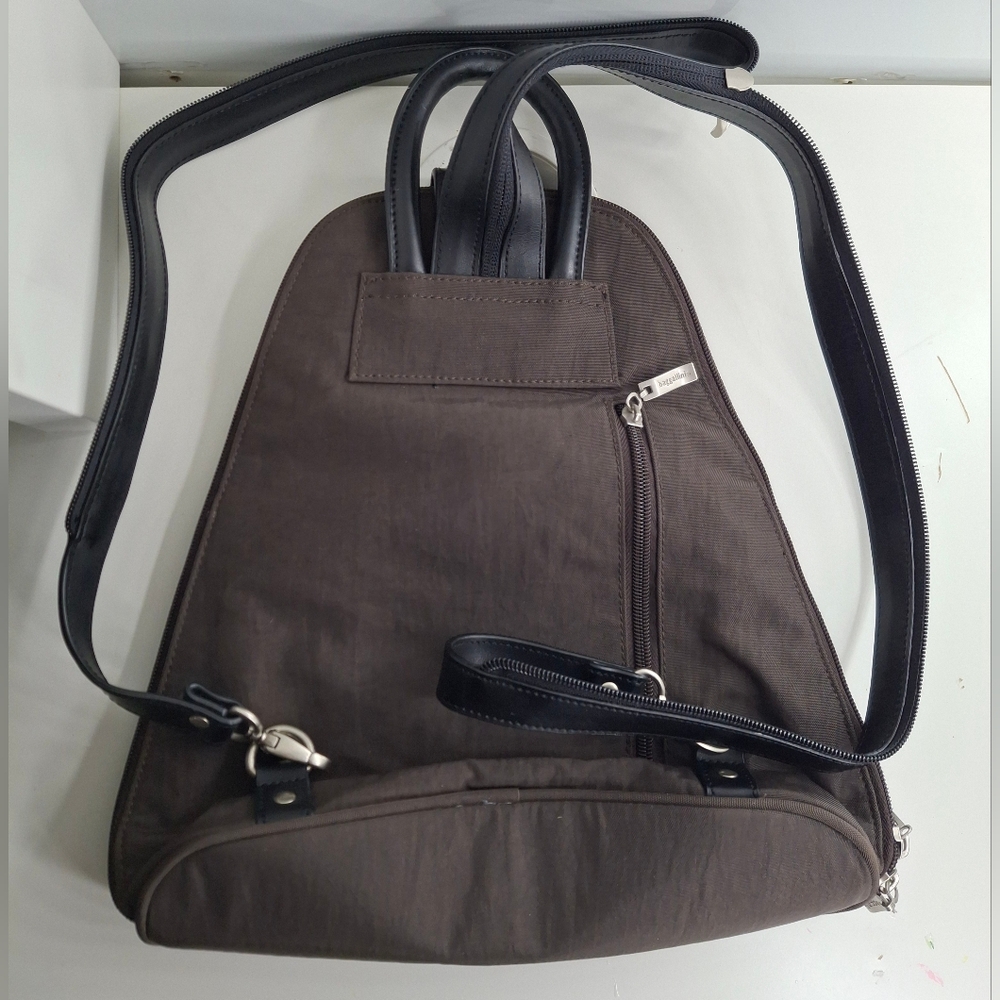 Baggallini Metro Backpack Sling Bag EUC - Picture 5 of 5